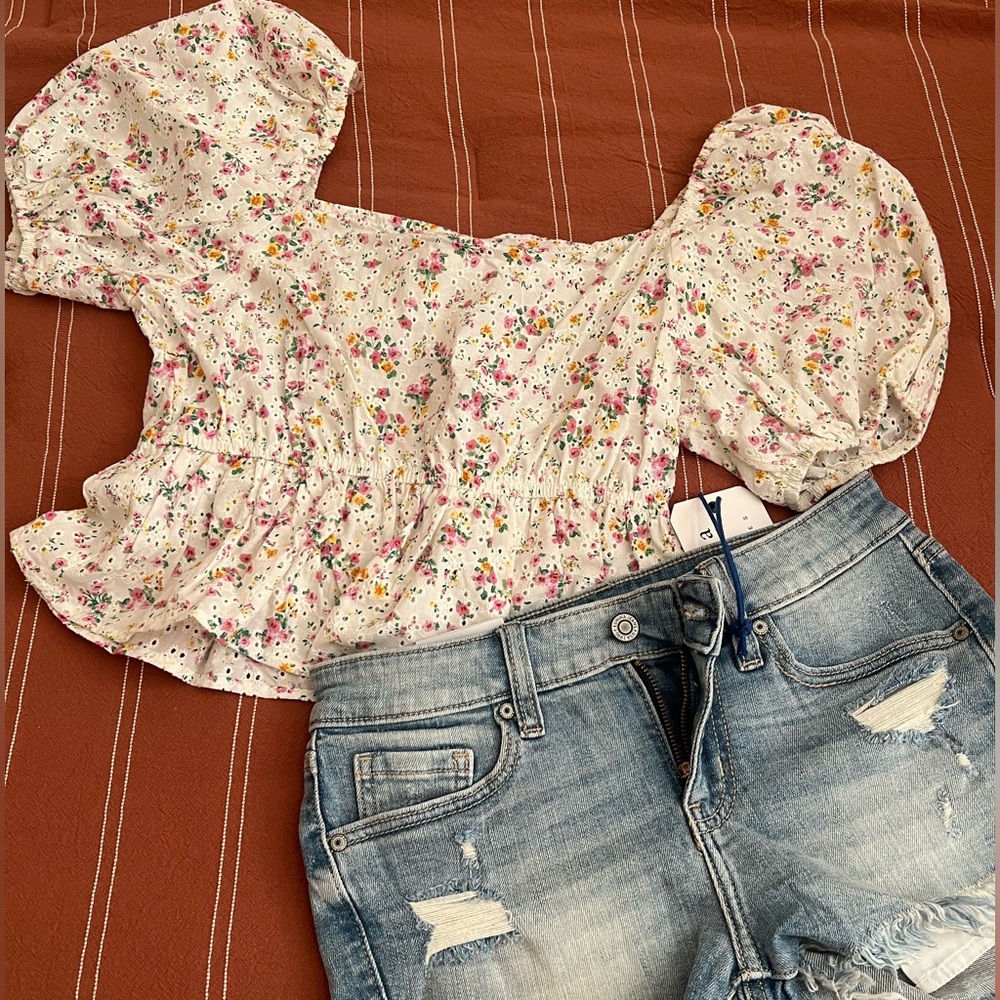 Puffy shoulder floral blouse